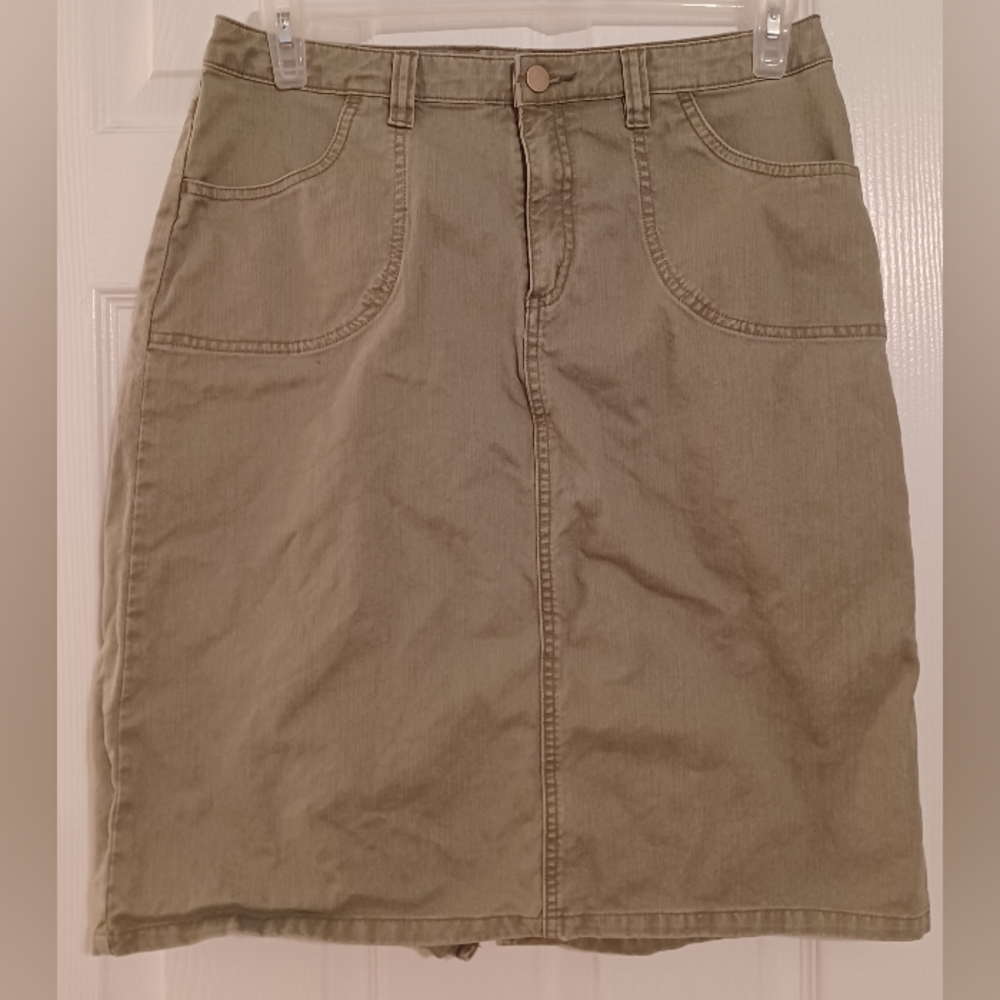 *Donating soon if not sold* Kim Rogers lt. olive green denim skirt size 10